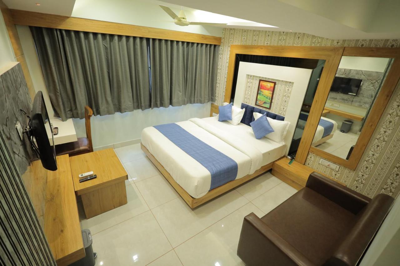 Hotel Rk Fortune Ахмедабад Экстерьер фото