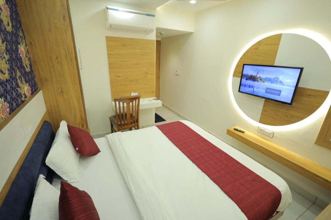 Hotel Rk Fortune Ахмедабад Экстерьер фото