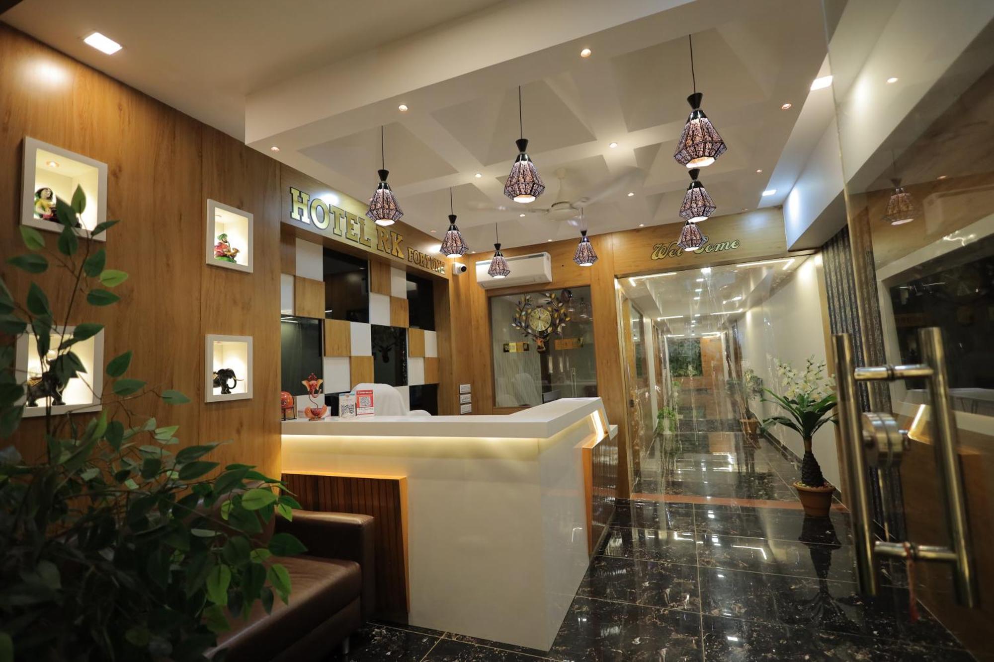 Hotel Rk Fortune Ахмедабад Экстерьер фото